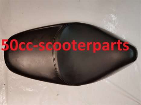 Zadel Zwart Honda Chiocciola Nes 125 Gebruikt 77200-KGF-D00ZA - 1