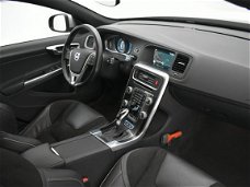 Volvo V60 - 2.4 D6 AWD *€18.490, - INCL.* Plug-In Hybrid R-Design / LEDER - ALCANTARA / NAVI / PDC /