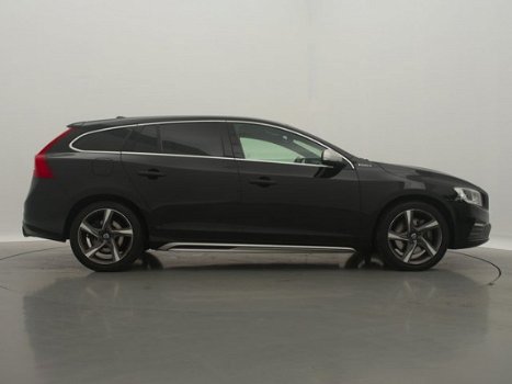 Volvo V60 - 2.4 D6 AWD *€18.490, - INCL.* Plug-In Hybrid R-Design / LEDER - ALCANTARA / NAVI / PDC / - 1