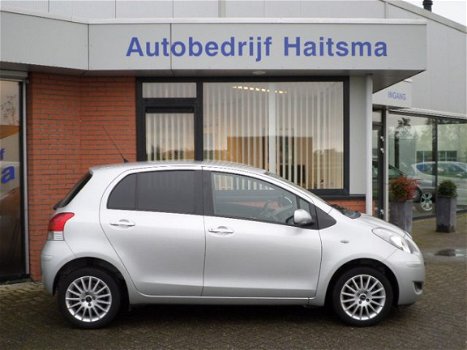 Toyota Yaris - 1.3 VVTi Dynamic Airco, Centrale vergr. Lichtmetalen wielen - 1