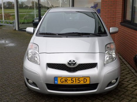 Toyota Yaris - 1.3 VVTi Dynamic Airco, Centrale vergr. Lichtmetalen wielen - 1