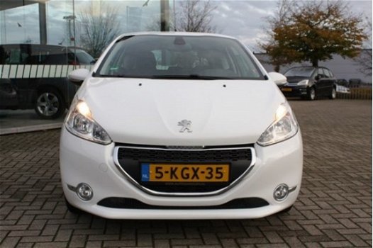 Peugeot 208 - 1.2 VTi ENVY NAVIGATIE RIJKLAAR INCL 6 MND BOVAG - 1