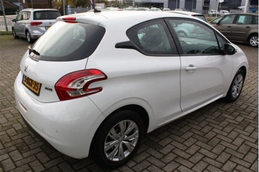 Peugeot 208 - 1.2 VTi ENVY NAVIGATIE RIJKLAAR INCL 6 MND BOVAG - 1