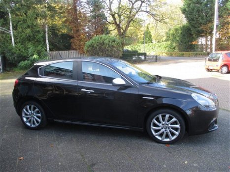 Alfa Romeo Giulietta - 1.4 T Distinctive 170 PK AUTOMAAT PACK SPORT LEER NAVI 17