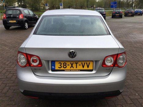 Volkswagen Jetta - 1.6 FSI Comfortline - 1