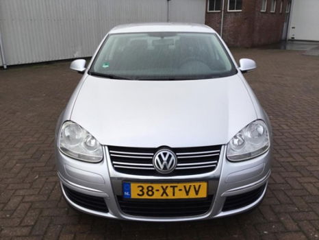 Volkswagen Jetta - 1.6 FSI Comfortline - 1