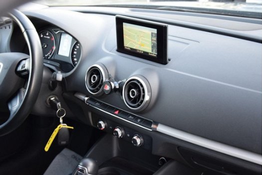 Audi A3 Limousine - 1.6 TDI Attraction Pro Line 2015 Automaat DSG Airco Navigatie - 1