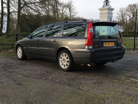 Volvo V70 - D5 130Automaat, Leder Stof, Thaak, Nwe APK, Nwe Distributie, Keurige Auto, Bijna YOUNGTI - 1