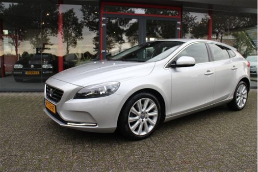 Volvo V40 - 1.6 T2 Momentum - 1