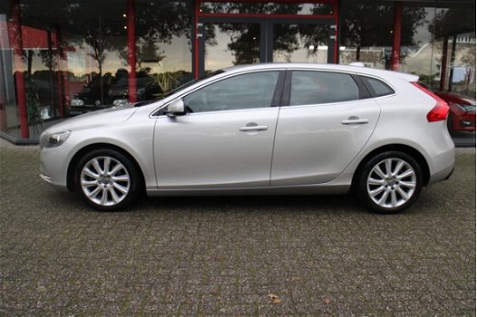 Volvo V40 - 1.6 T2 Momentum - 1