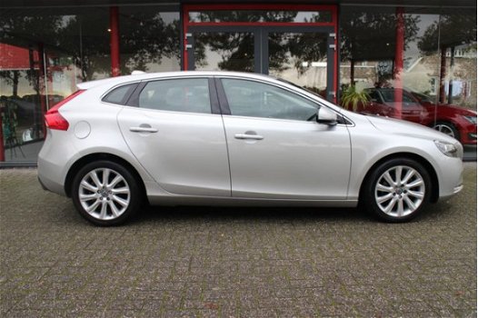 Volvo V40 - 1.6 T2 Momentum - 1