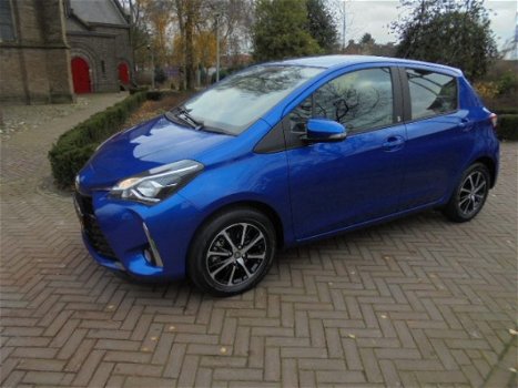 Toyota Yaris - 1.5 VVT-i 111pk 5D Team Sport bij specialist - 1