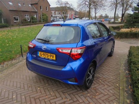 Toyota Yaris - 1.5 VVT-i 111pk 5D Team Sport bij specialist - 1