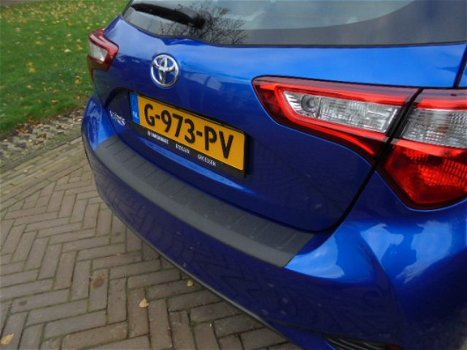 Toyota Yaris - 1.5 VVT-i 111pk 5D Team Sport bij specialist - 1