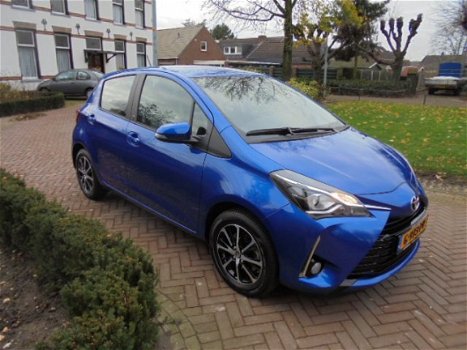 Toyota Yaris - 1.5 VVT-i 111pk 5D Team Sport bij specialist - 1