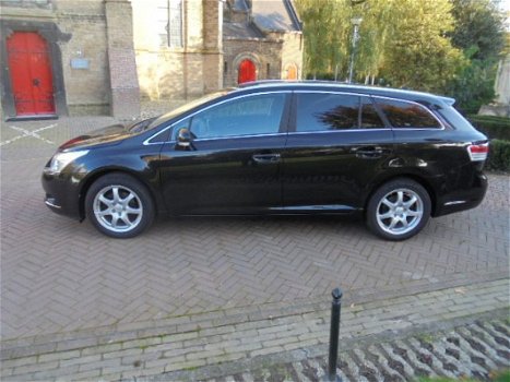 Toyota Avensis Wagon - 1.8 16V VVT-I Dynamic bij specialist - 1