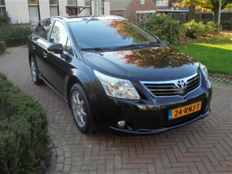 Toyota Avensis Wagon - 1.8 16V VVT-I Dynamic bij specialist - 1