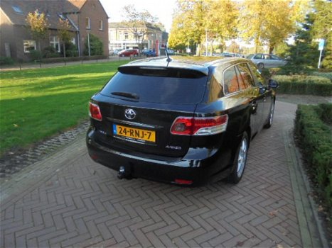 Toyota Avensis Wagon - 1.8 16V VVT-I Dynamic bij specialist - 1