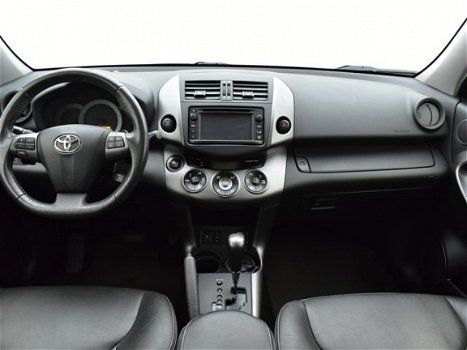 Toyota RAV4 - 2.0 Executive Business Automaat | Navigatie | Leder | Trekhaak | 1.500 kg Trekgewicht - 1