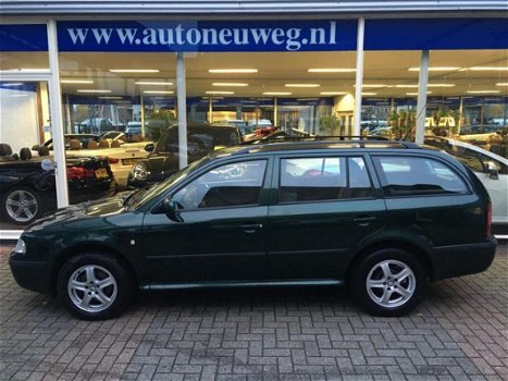 Skoda Octavia Combi - 2.0 Comfort 4WD 4x4 AIRCO CLIMA CRUISE - 1