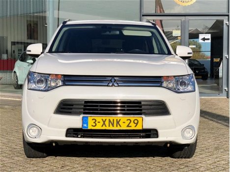 Mitsubishi Outlander - 2.0 PHEV Instyle. Leder, pano dak, 18