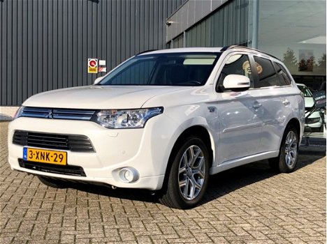 Mitsubishi Outlander - 2.0 PHEV Instyle. Leder, pano dak, 18