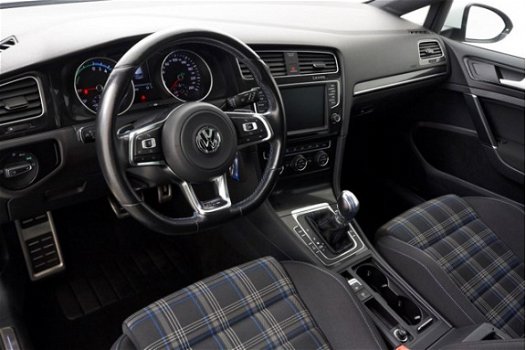 Volkswagen Golf - 1.4 TSI GTE | EXCL. BTW | ELEKTRISCH PANORAMADAK | RIJKLAARPRIJS incl. 6mnd garant - 1