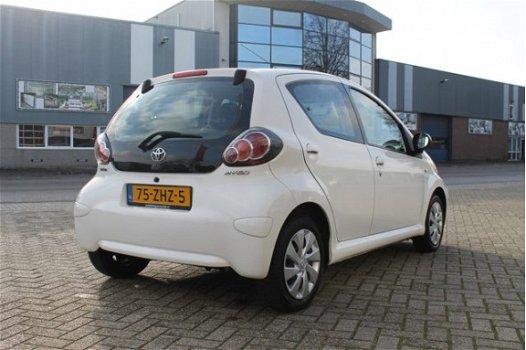 Toyota Aygo - 1.0-12V Comfort 5drs / AIRCO / C.P.V. AFST. / ALL-SEASON BANDEN - 1