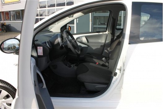 Toyota Aygo - 1.0-12V Comfort 5drs / AIRCO / C.P.V. AFST. / ALL-SEASON BANDEN - 1