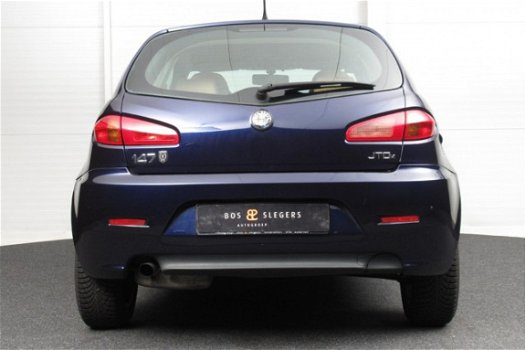 Alfa Romeo 147 - 1.9 JTD 3DR 88KW Distinctive - 1