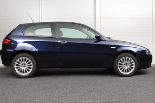 Alfa Romeo 147 - 1.9 JTD 3DR 88KW Distinctive - 1