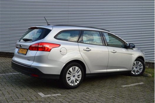 Ford Focus Wagon - 1.0 Trend *Nette auto* Navi* Airco* Zeeuw & Zeeuw Alphen a/d Rijn - 1