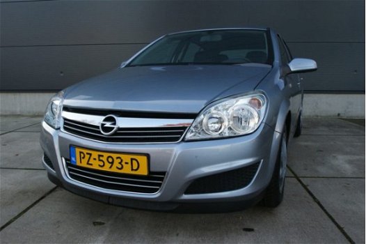 Opel Astra - 1.7 CDTi Essentia 5 DEURS, AIRCO, RADIO / CD - 1