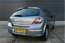 Opel Astra - 1.7 CDTi Essentia 5 DEURS, AIRCO, RADIO / CD