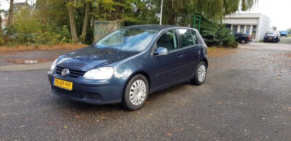 Volkswagen Golf - 1.6 16V FSI Trendline - 1