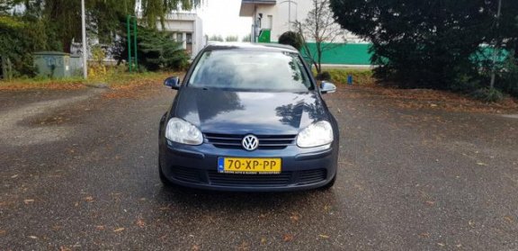 Volkswagen Golf - 1.6 16V FSI Trendline - 1