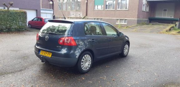 Volkswagen Golf - 1.6 16V FSI Trendline - 1