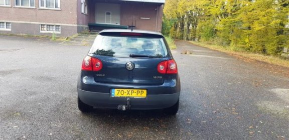 Volkswagen Golf - 1.6 16V FSI Trendline - 1