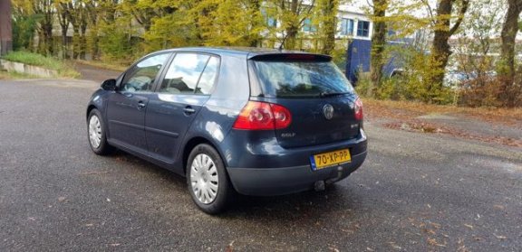 Volkswagen Golf - 1.6 16V FSI Trendline - 1