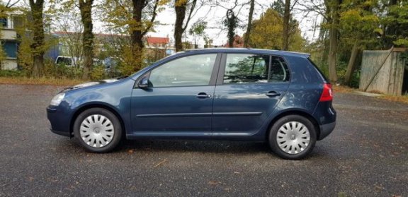 Volkswagen Golf - 1.6 16V FSI Trendline - 1