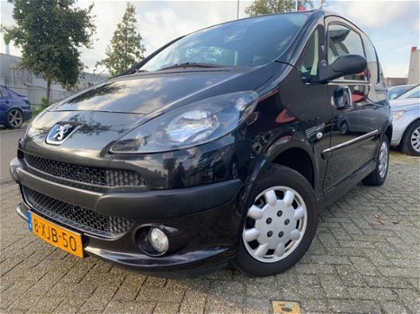 Peugeot 1007 - 1.6-16V Sesam Sporty Airco Nieuwe APK Zwart - 1