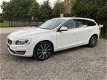 Volvo V60 - D6 AWD Twin Engine Hybrid MARGE - 1 - Thumbnail