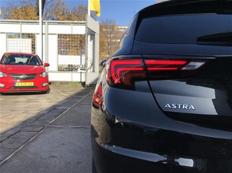 Opel Astra - 1.0 Turbo 105pk Innovation + Pakket / Navi / Camera / Clima / AGR - 1