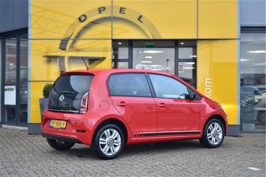 Volkswagen Up! - 1.0 BMT Beats | Achteruitrijcamera | Stoelverwarming | Climate Control | Parkeersen - 1