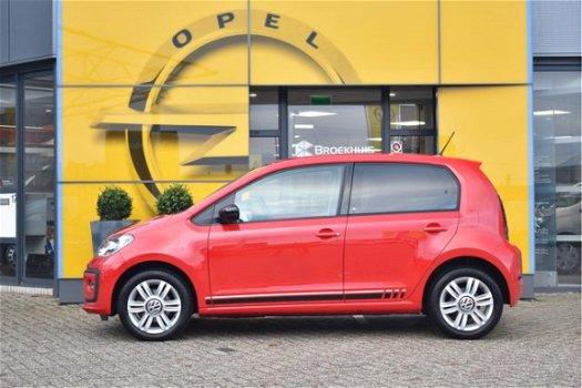 Volkswagen Up! - 1.0 BMT Beats | Achteruitrijcamera | Stoelverwarming | Climate Control | Parkeersen - 1