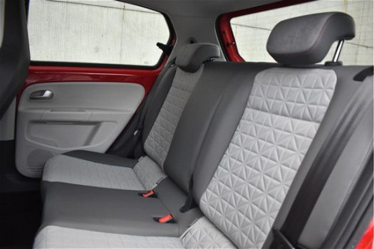 Volkswagen Up! - 1.0 BMT Beats | Achteruitrijcamera | Stoelverwarming | Climate Control | Parkeersen - 1