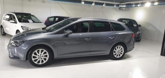 Seat Leon ST - 1.6 TDI Style Business LED LEDER NWE D-RIEM 1E EIGENAAR STOEL VERW NAVI BLUETOOTH NAP - 1