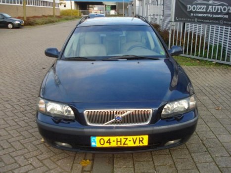 Volvo V70 - 2.4 Comfort Line airco nieuw apk - 1