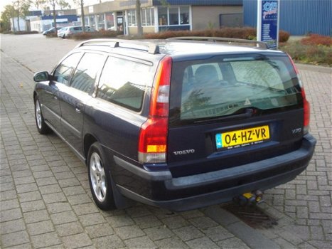 Volvo V70 - 2.4 Comfort Line airco nieuw apk - 1