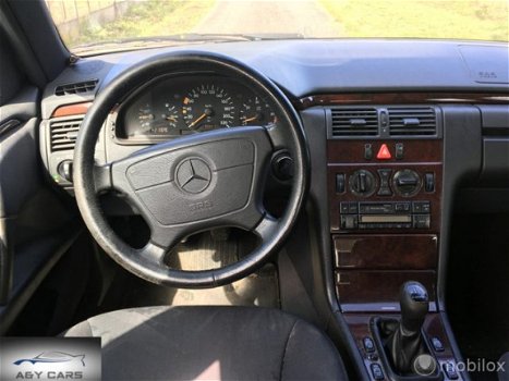 Mercedes-Benz E-klasse - 220 D Elegance - 1